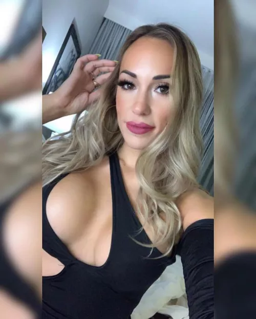 Deadmau5 follows this EDM bimbo on Instagram