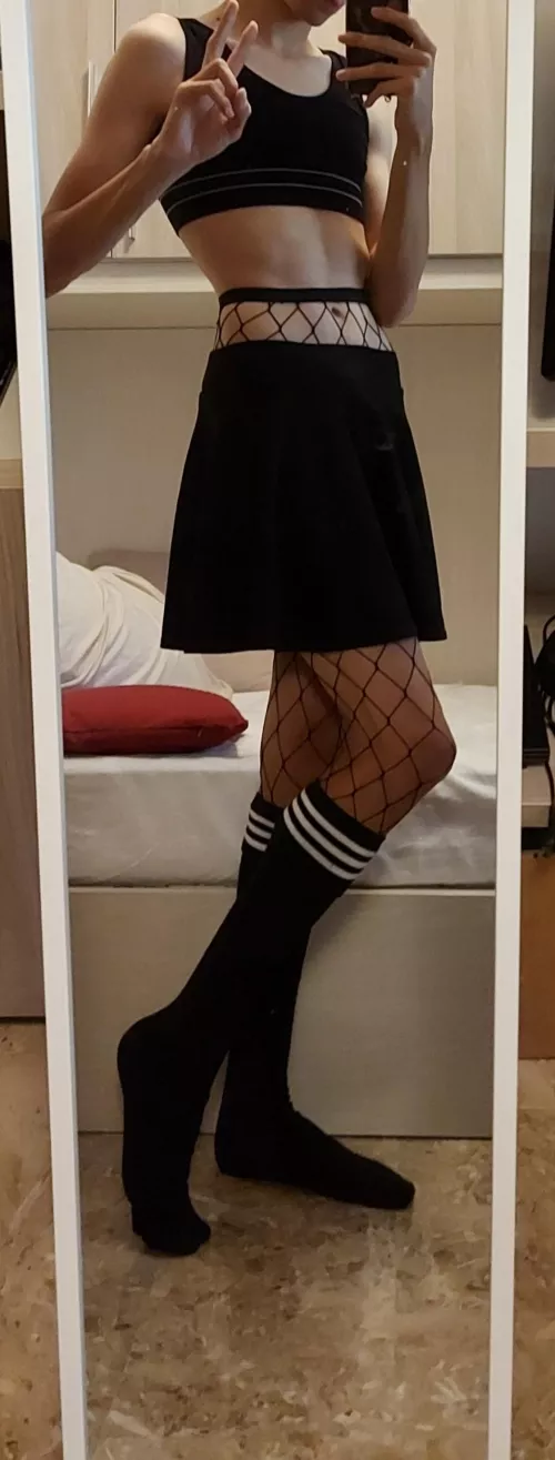 Hii I'm back! Now with fishnets :3