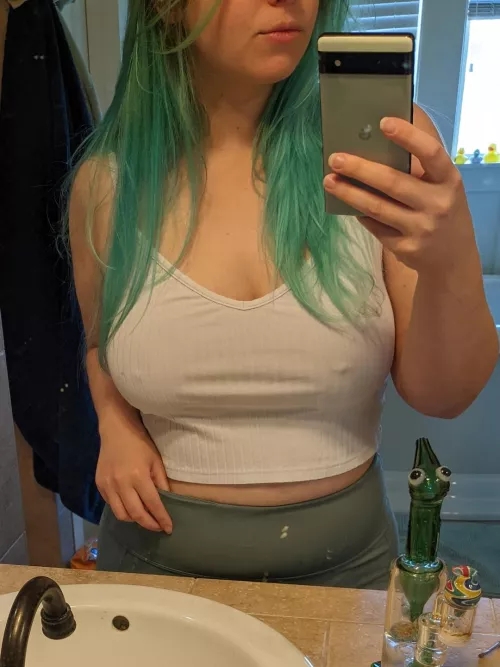 I want someone to suck on my titties so bad. my pussy is literally throbbing [f]or cock 🤤