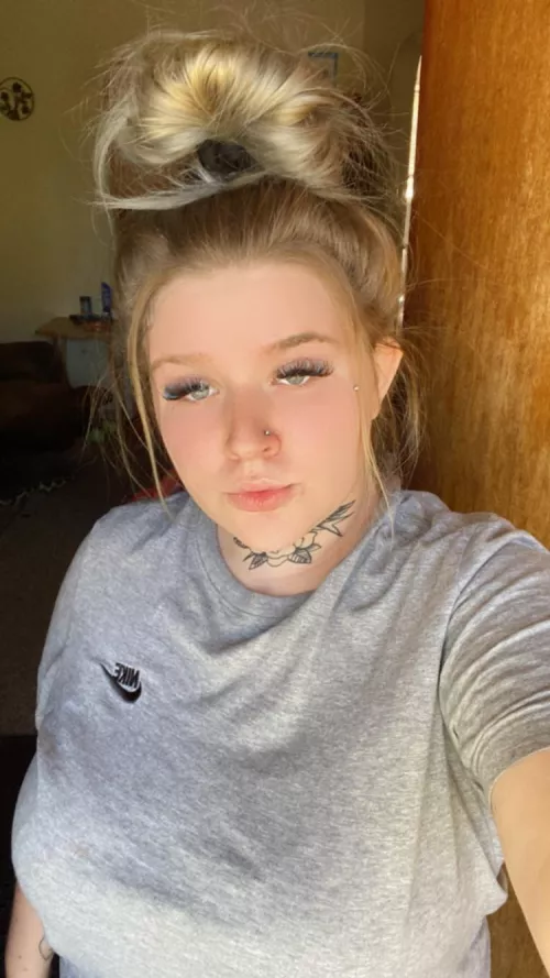 I’m up selling content is anyone horny and buying tonight? Send me a message for my prices I do verify ❤️❤️❤️