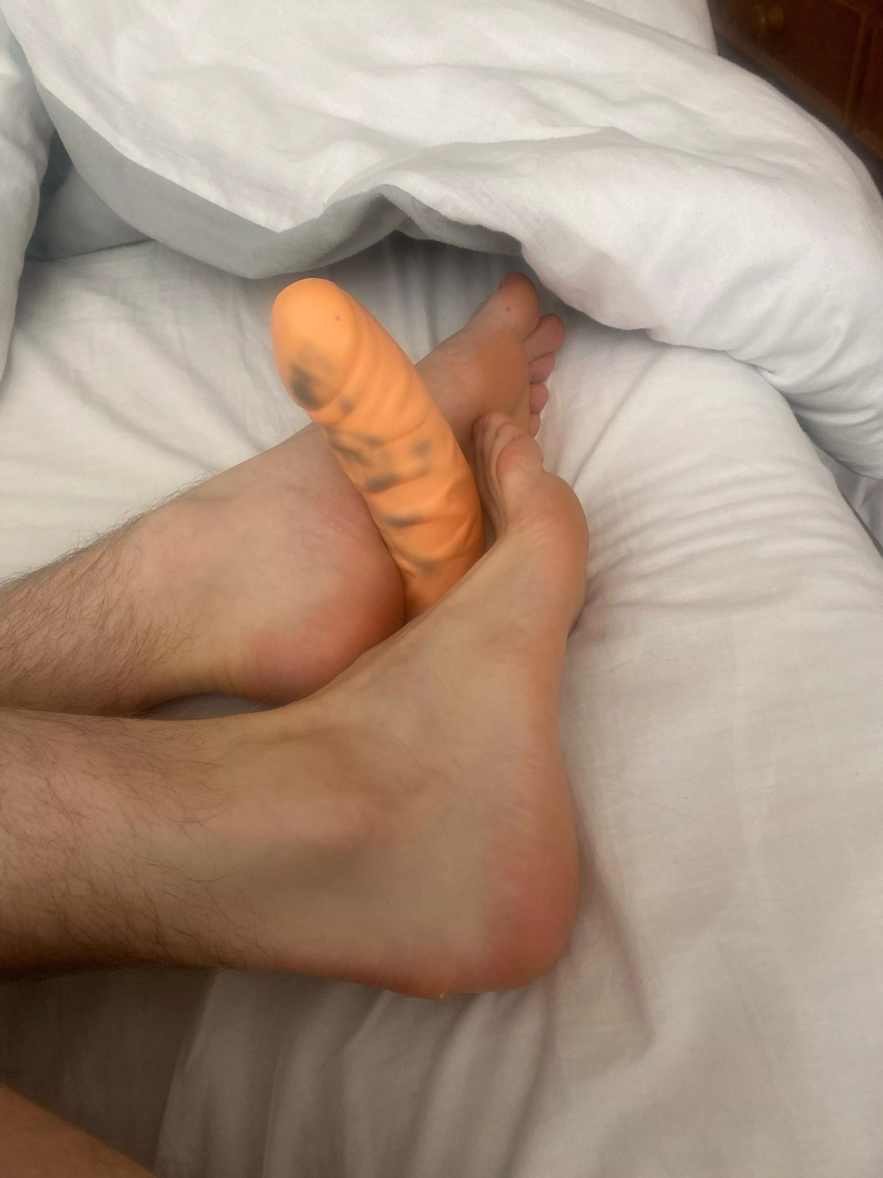 Lick my soles and I’ll give you the best footjob you’ve ever had😈