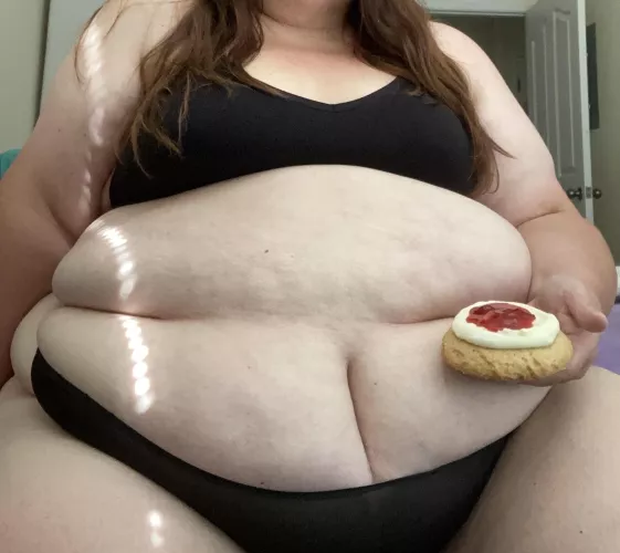 Me and my big belly love cookies