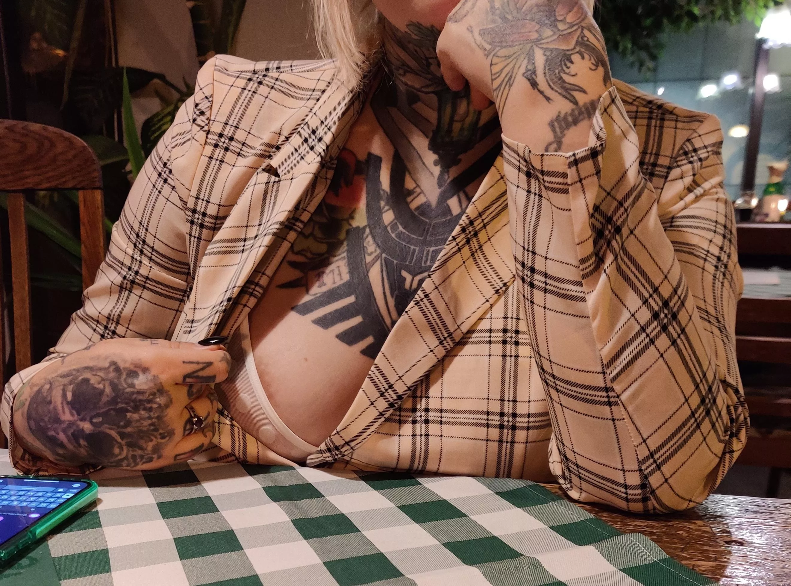 restaurant nip slip 🧁🖤