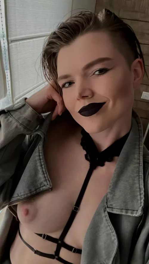 Who wants to plant this beauty on his dick?