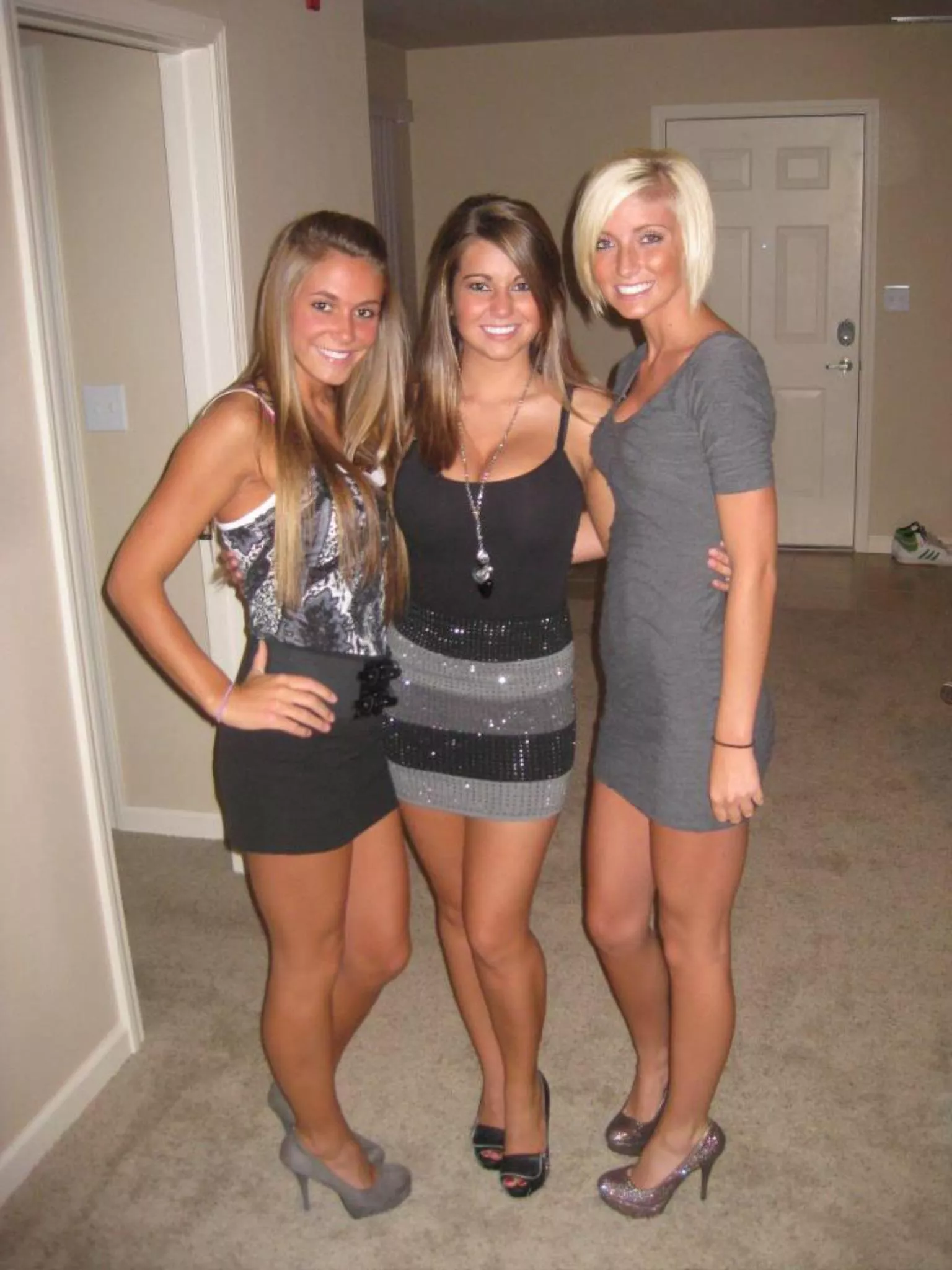 [3] Gorgeous girls