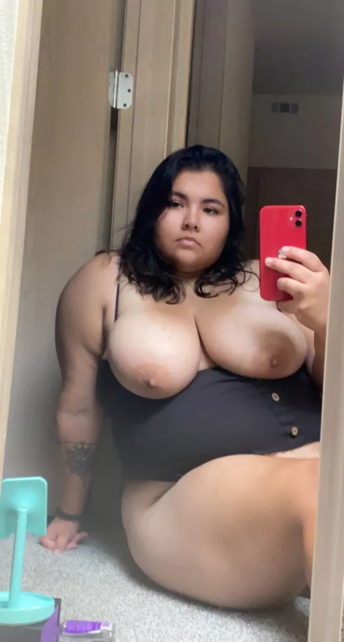 Big and thick all around 😏 would you cum for me?