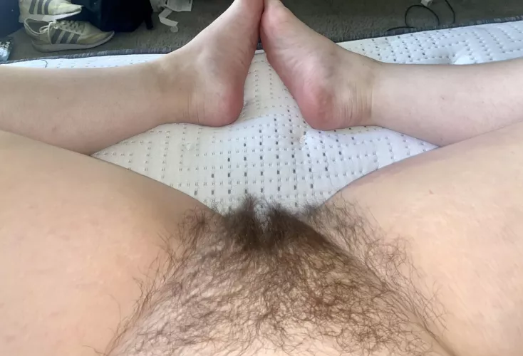 Do you like how the hair even grows on my thighs?😍