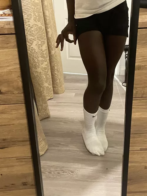 Does anyone like thick femboys ?🤎🤎🤎