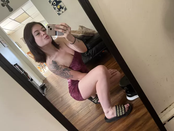 Getting my Hair trimmed again tomorrow!! 3 times in 6 months! It grows like a weed lol. 😂