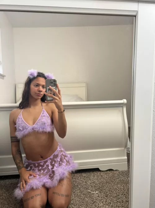 Having specials all weekend. 😉 Come sub I chat for free and post daily. My specialty is girl on girl content and I do customs! 💋 Today only all new subs get some free priv content in their dms. 😘 OF: honeycombdream