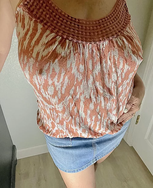 Heading out for dinner no bra!💋(F44)