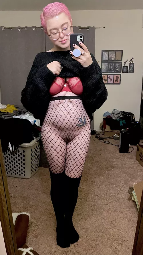 I like hiding fun surprises under my sweaters 🖤