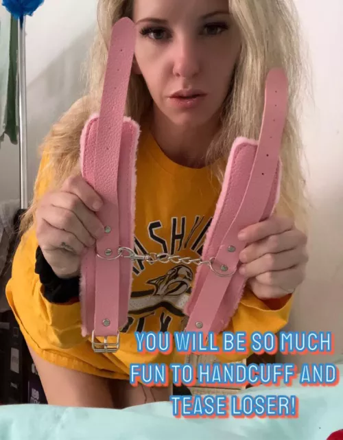 Let’s lock 🔒 you up tease and deny you all weekend long !