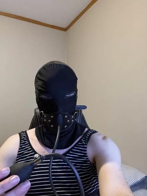 Restrain me and pump it up 🥵