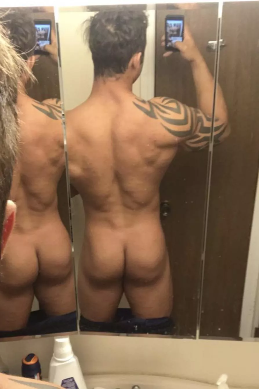 Spank me and worship me 🥵😜