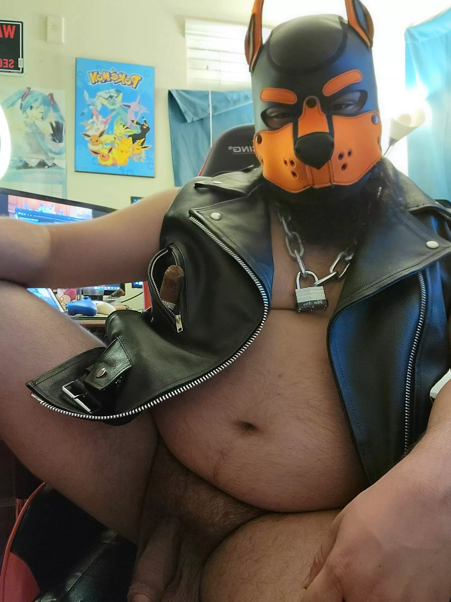 😈