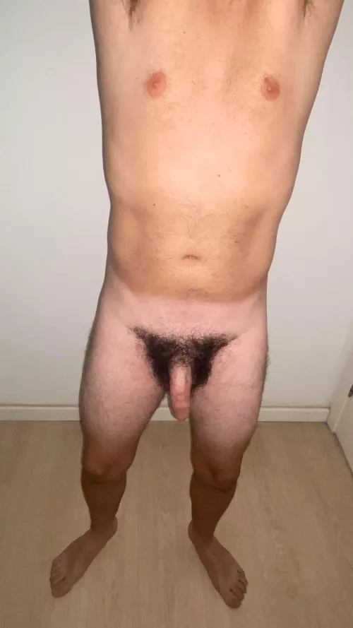 27 [m] 175, 75 kg, curious but shy. Never been naked in public lockers. Need your honest feedback.