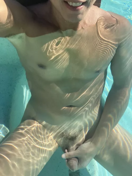 [48] let me help you get wet…😈😘