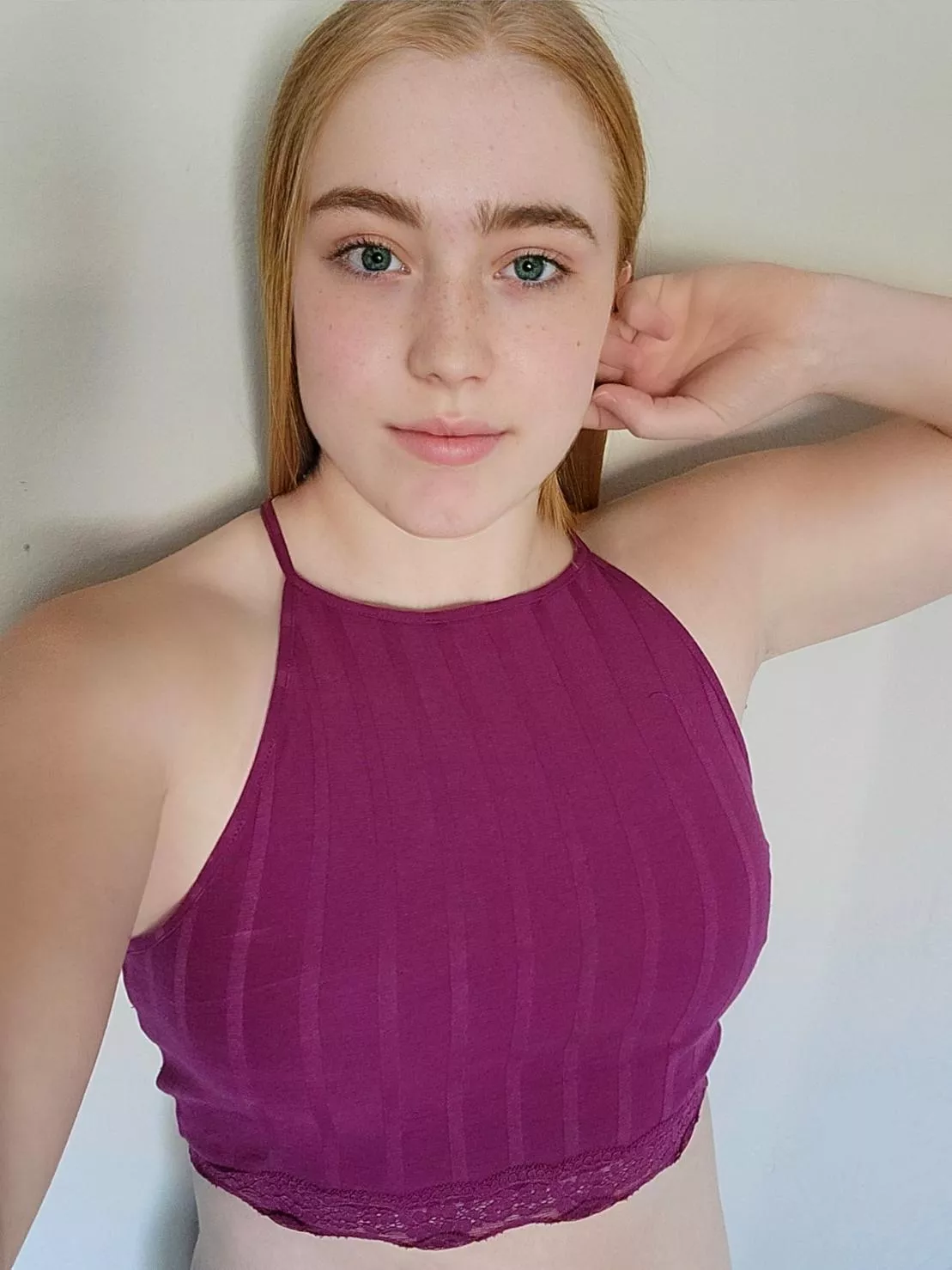 Do you prefer tan girls or pale? Unfortunately I only have one setting 😅😂