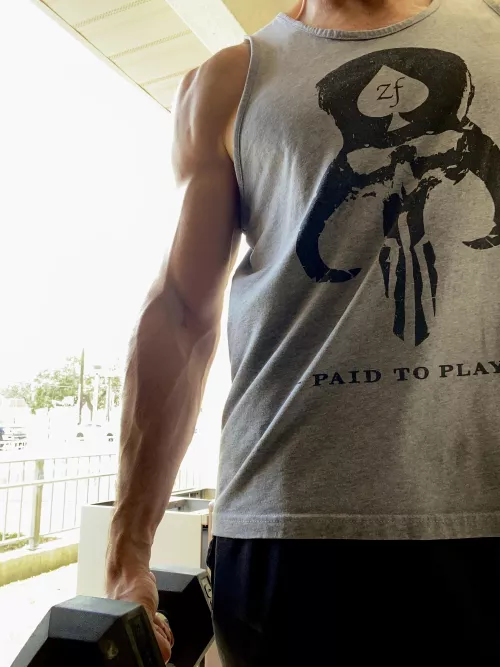 Even if it’s an outdoor workout, gotta get it in 😏😉