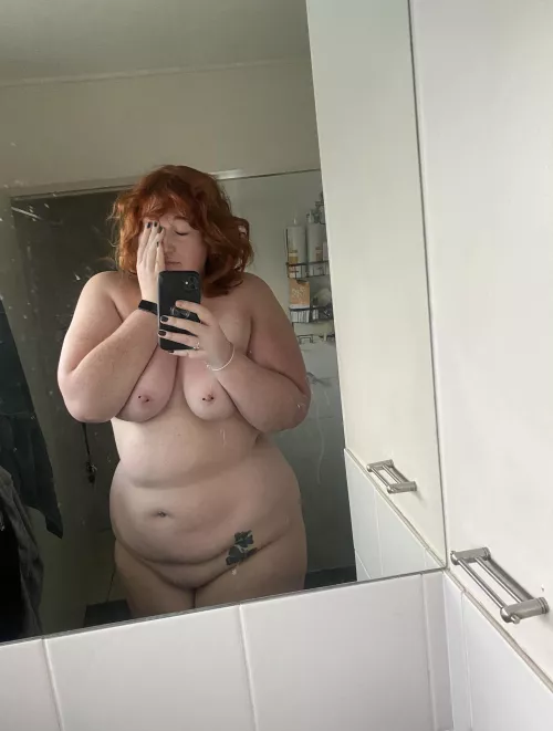 Half asleep with bed hair but please enjoy my chubbiness 😘