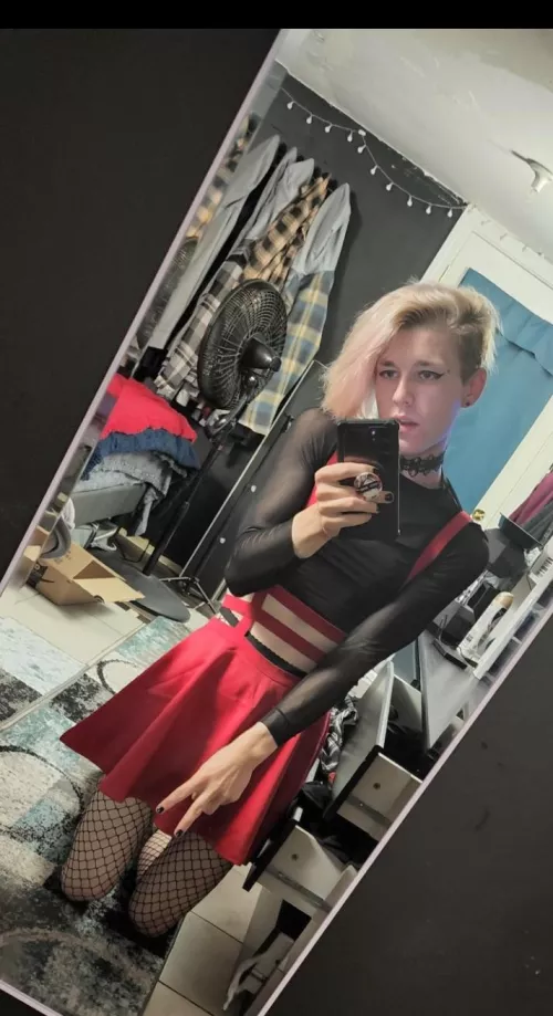 I think red looks cool 😎 ❤️