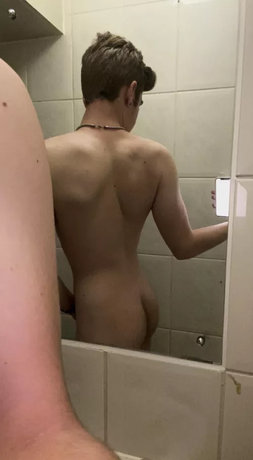 My butt needs a massage🥺