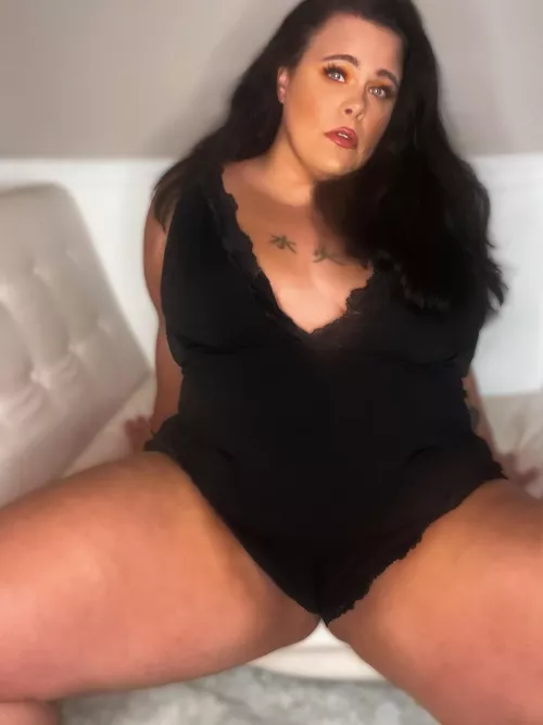 These thighs could crush you 😈😈