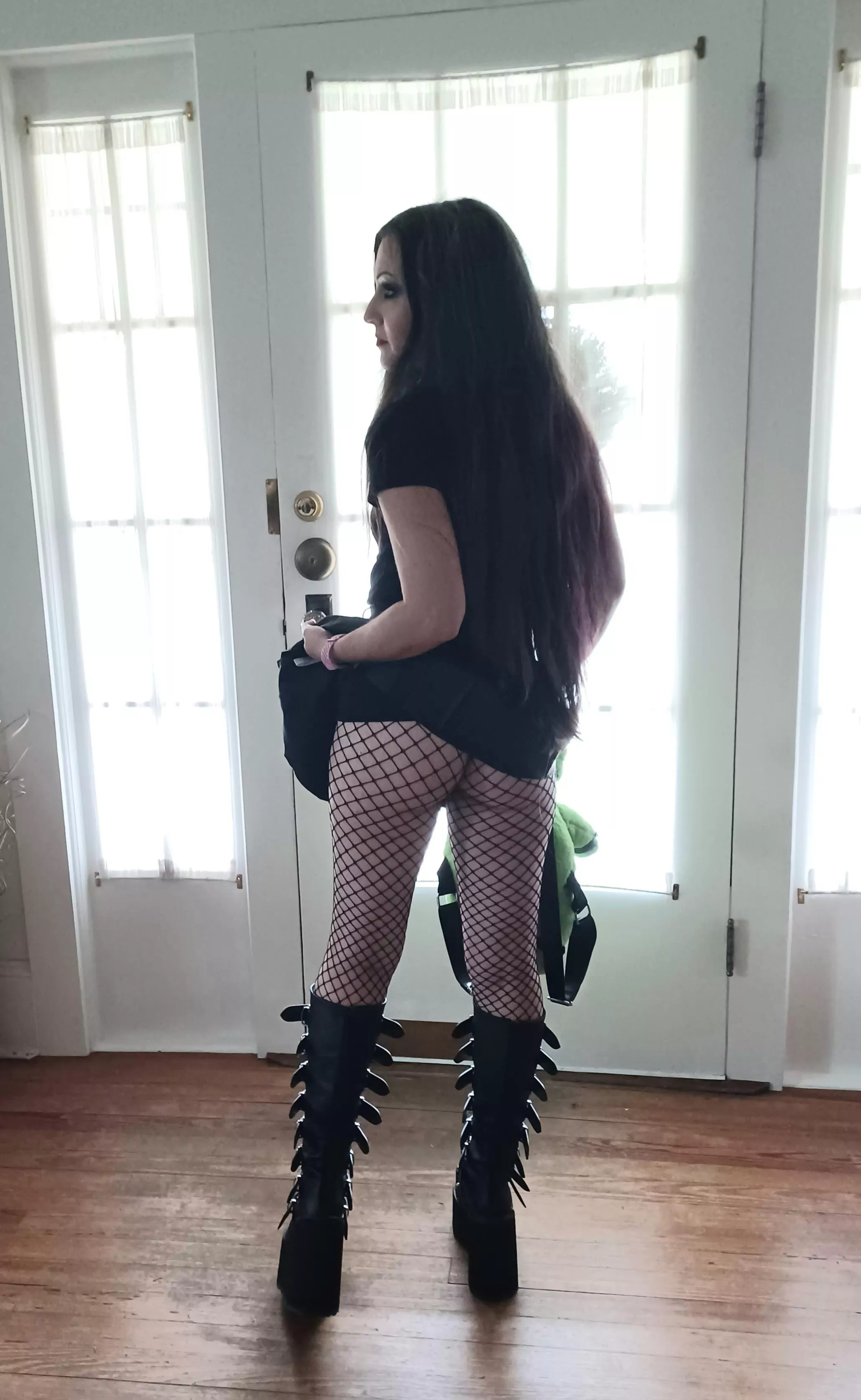 Wearing my shortest skirt and no panties to a horror convention today ☠️