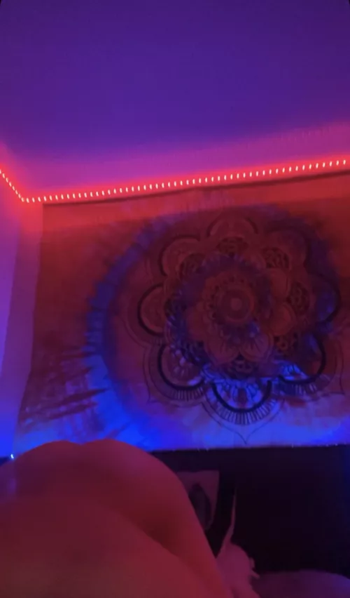 18, say hi if i can send you ass pics