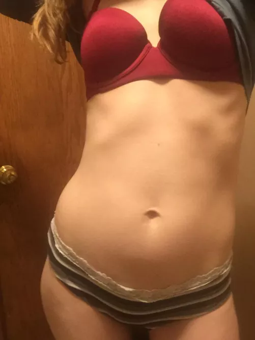 30 petite milf for trade - face pics upon trust and verification if you’re legit. Looking for long term perv husband to show off our sexy babes. Dm for tele