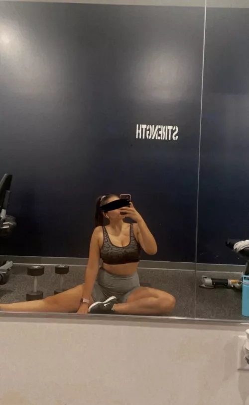 All sweaty! Who’s gonna take these clothes off?😍