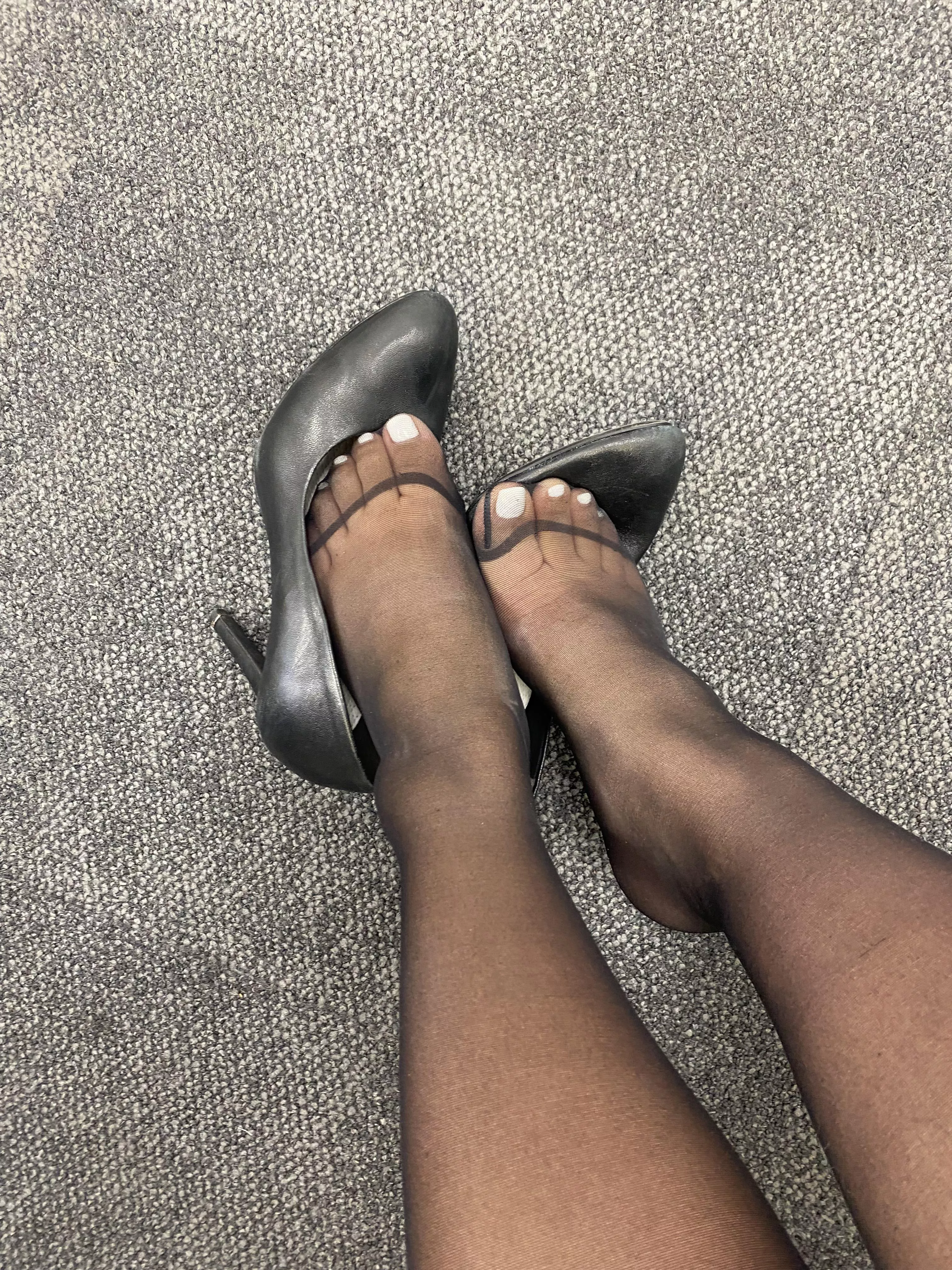At the office boring in heels and stockings 💦
