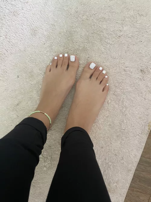 Be honest and tell me what you think about my feet 👀🙊