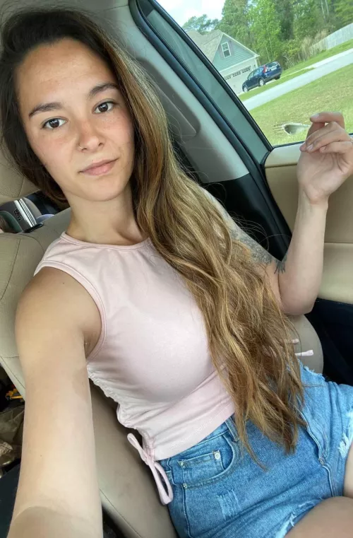 Busty gf - start with sample ;) into similar but also like milfs - tele @austin539