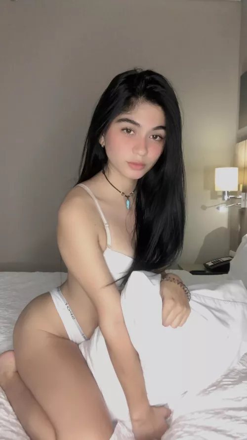 I need attention…plez [F]19