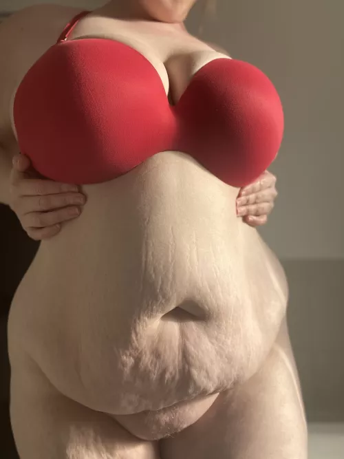 Imagine this fat tummy bouncing when I ride cock