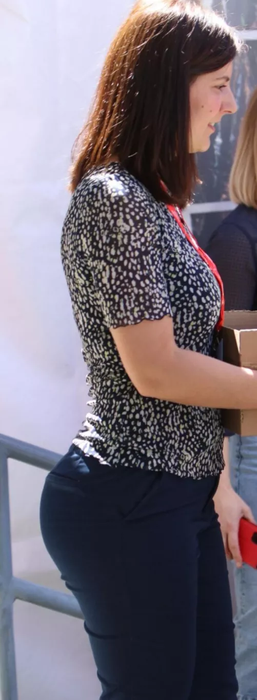 Need more cock and cum tributes for her amazing ass. kik lovetributes1234, lets make her your cum slut.