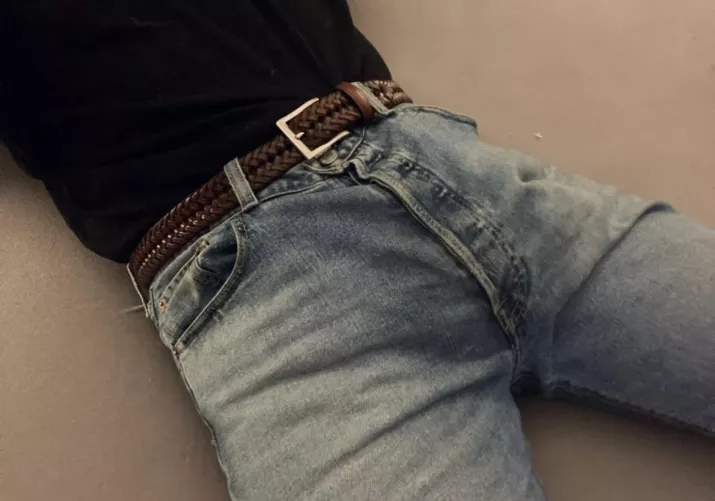 Walking around with a thick bulge and tight braided belt 🤤