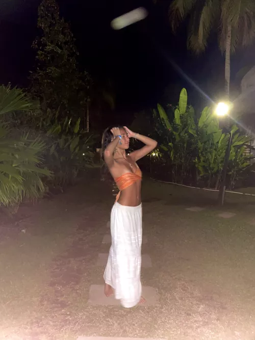 Can you stay here for awhile to enjoy my sexy body?