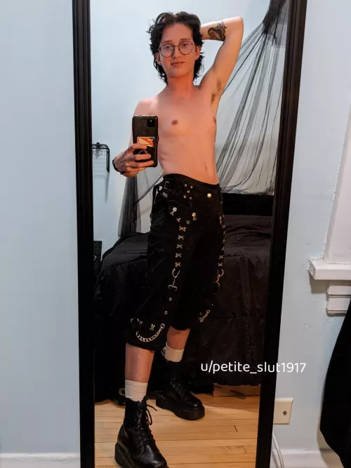 gotta break out the tripp pants every now and then ⛓️🖤😈 (they/them)