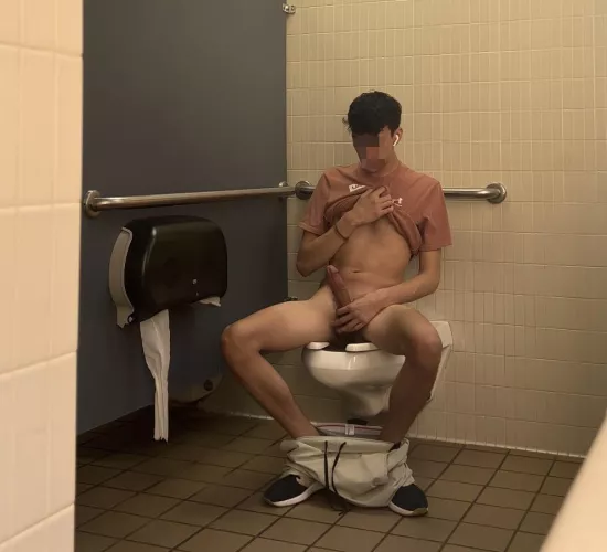 I left the stall unlocked ;)