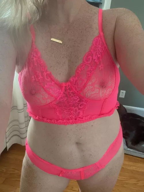 my husband's out, I want to play ;)