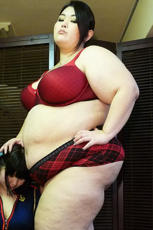 Probably complete heresy on this sub, but damn I'd love to fuck her! (Not for the faint of heart)