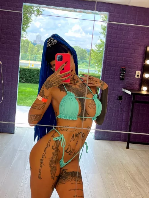 would anyone still fuck me without all my makeup on? i feel like i look so bad without it?