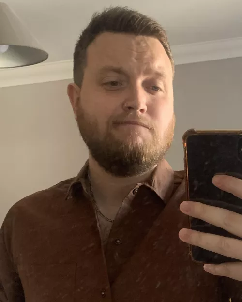 You know what they say about a dirty mirror… clean it 😅