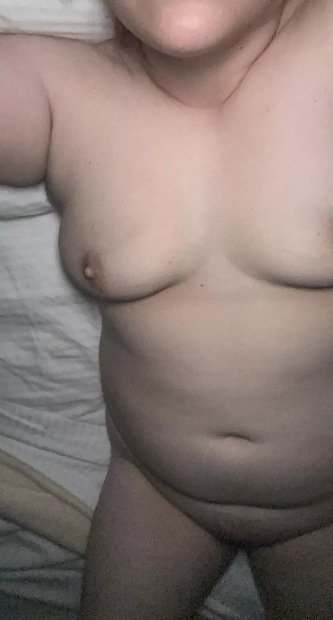 32, 5”3, 180lbs.