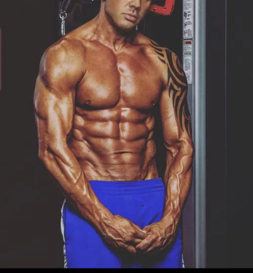 35 M 4 Hotwife North NJ . Model , athlete, 6 foot 2. 200 pounds with 7.5 inch cock. Looking for new or experienced hotwifes to please