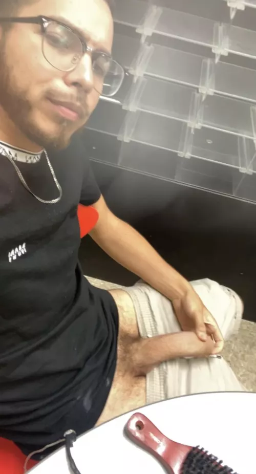 Another day of getting off on the fact my boss likes watch me stroke 😏