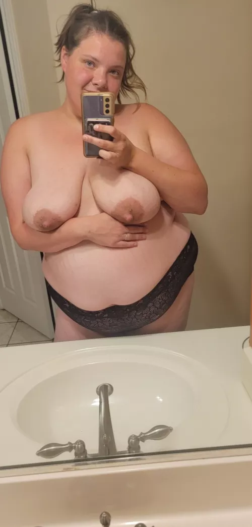 first post in this group! tell me how you want to welcome me!😜